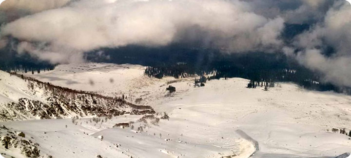 SKIING IN GUMLMARG, KASHMIR