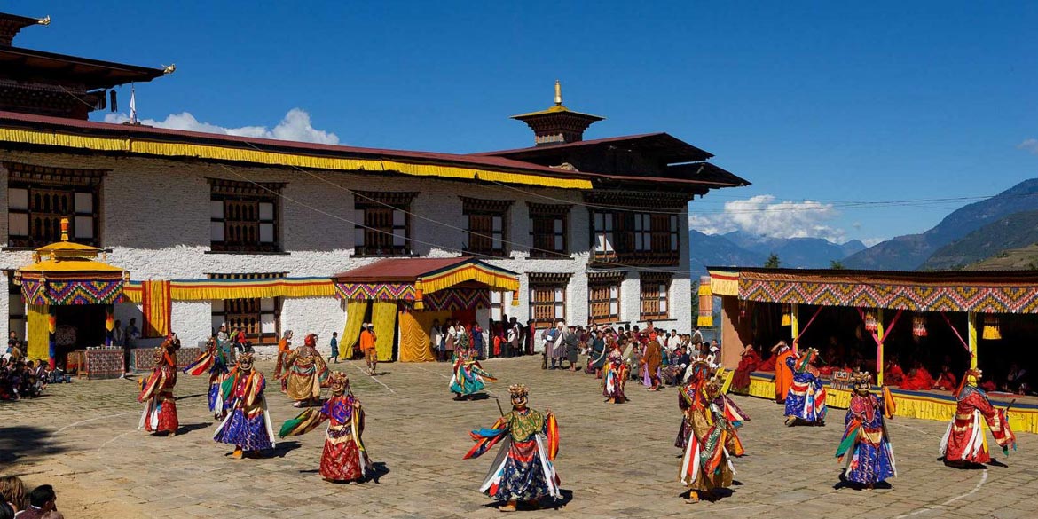 JAKAR – MONGAR (1600 M) 198 km / 7 - 8 hrs