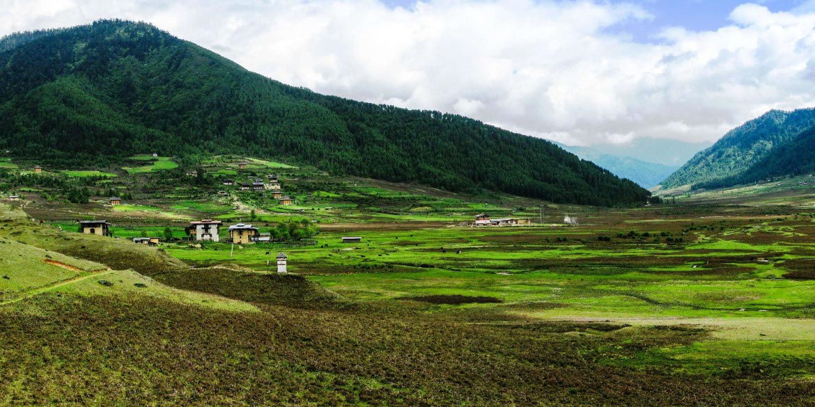 PUNAKHA - PHOBJIKHA (2900 M) 82 km / 3 hrs - walk the Gangtey Nature Trail (2 hrs totally)