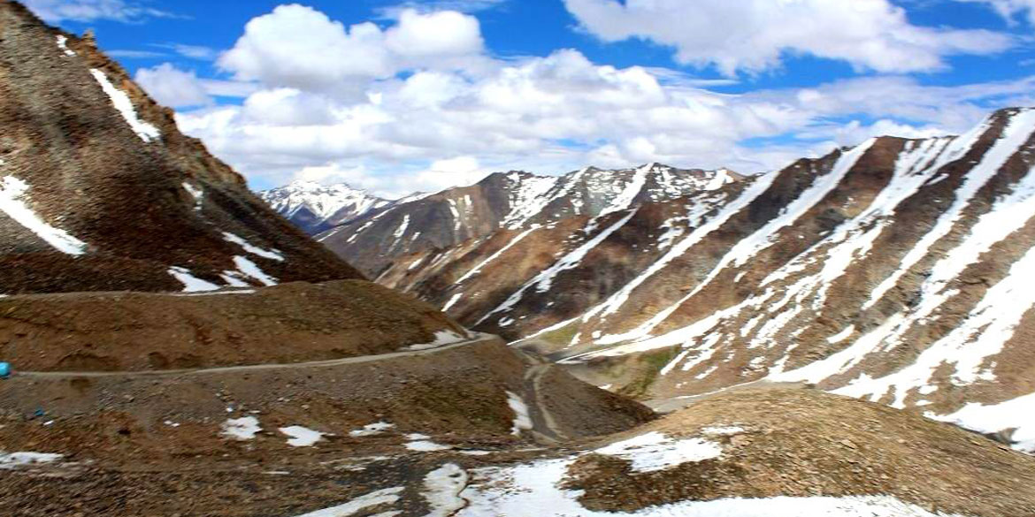 NUBRA VALLEY - LEH 140 kms / 5 hrs